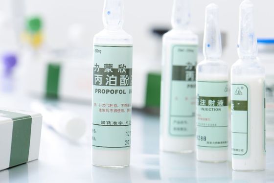 Ein guter Preis. Betäubende Propofol Emulsion betäubendes 10ml FDF 2%: 200mg GMP Online